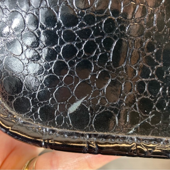 Medallion Genuine Leather Crossbody Purse - Picture 12 of 13